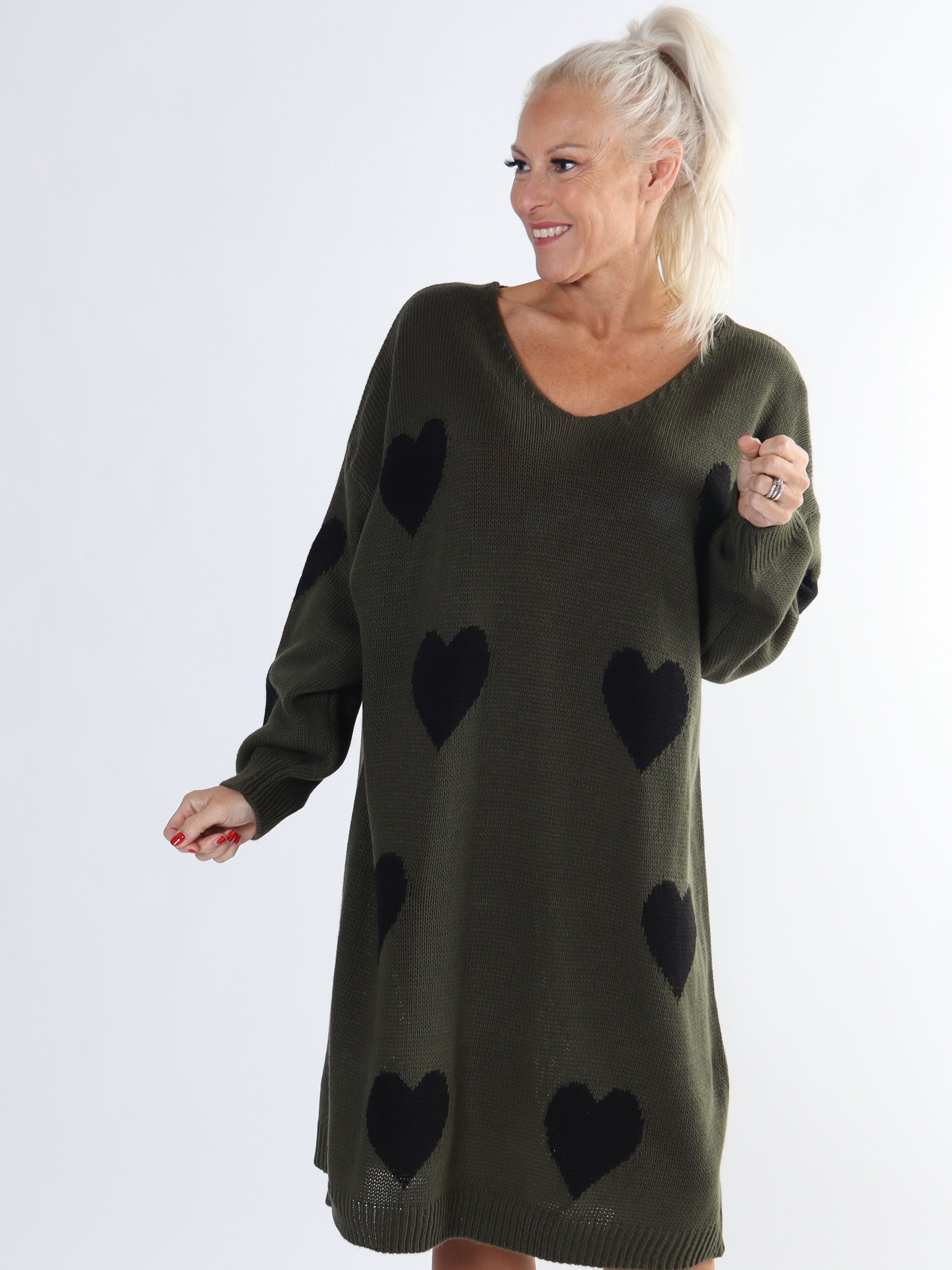 Lela - Stickad klänning med hjärtan i stora storlekar